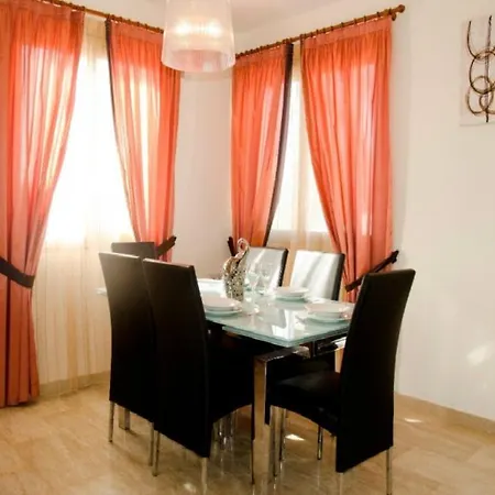 Saraliana Sandy - Heated Pool - Jacuzzi - Private Area *