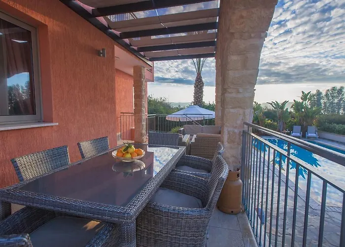 Saraliana Sandy - Heated Pool - Jacuzzi - Private Area *