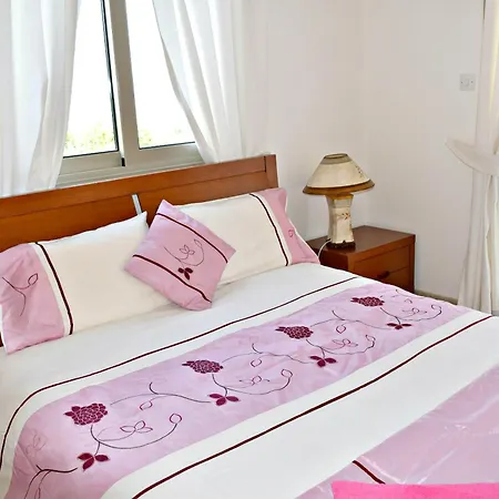 Saraliana Sandy - Heated Pool - Jacuzzi - Private Area *