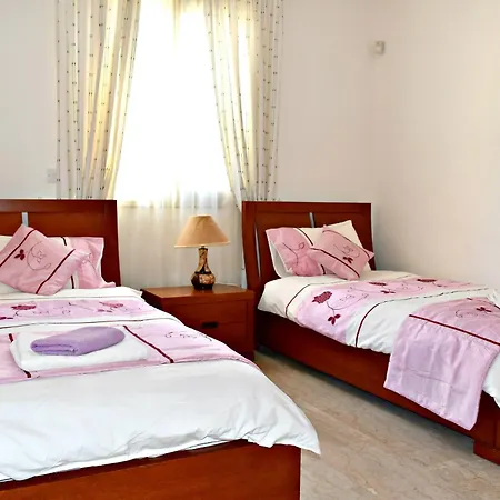 Saraliana Sandy - Heated Pool - Jacuzzi - Private Area 폴리스