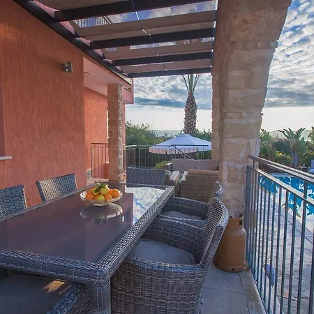 Saraliana Sandy - Heated Pool - Jacuzzi - Private Area *