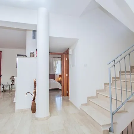 Villa Saraliana Sandy - Heated Pool - Jacuzzi - Private Area