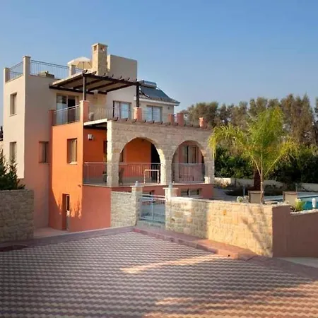 Saraliana Sandy - Heated Pool - Jacuzzi - Private Area