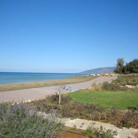 Villa Saraliana Sandy - Heated Pool - Jacuzzi - Private Area *