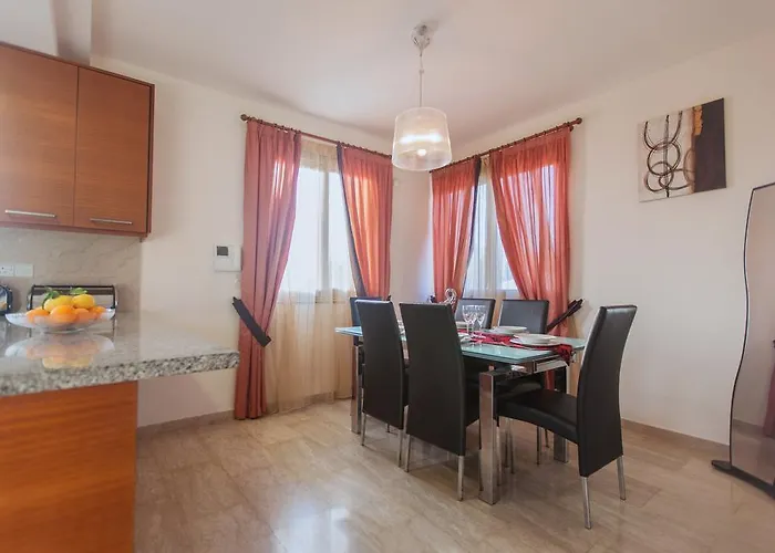 Saraliana Sandy - Heated Pool - Jacuzzi - Private Area