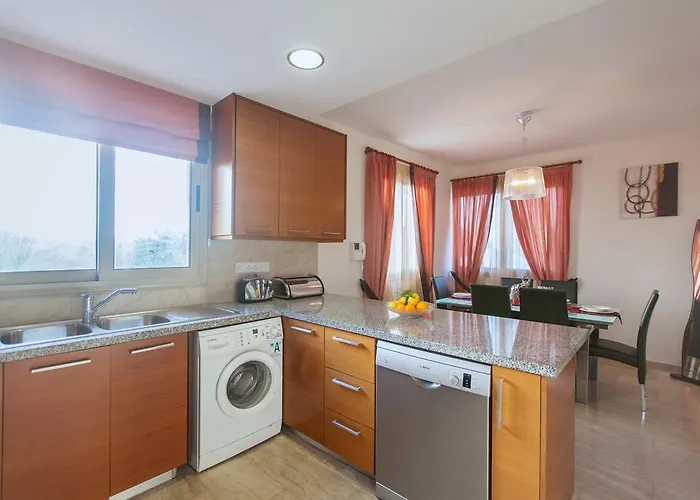 Saraliana Sandy - Heated Pool - Jacuzzi - Private Area *