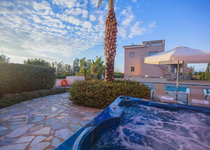 Saraliana Sandy - Heated Pool - Jacuzzi - Private Area